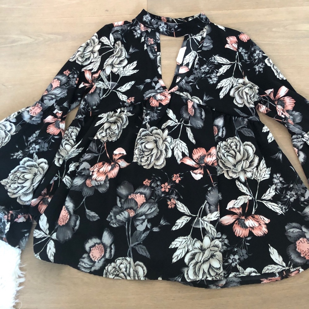 black pattern v neck blouse, flare sleeves, choker